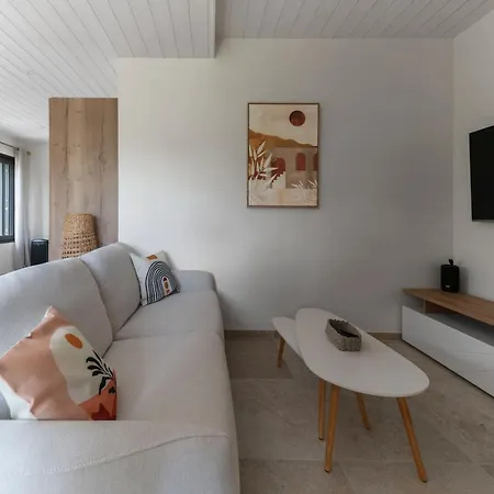Maison - Maison Design Et Climatisee Avec Jardin Willa *