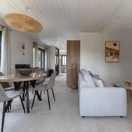 Maison - Maison Design Et Climatisee Avec Jardin